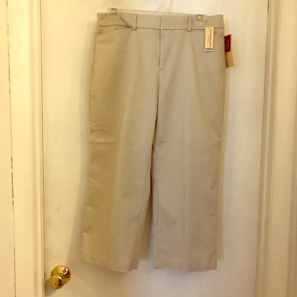 Woman’s Dockers Capri pants size 10